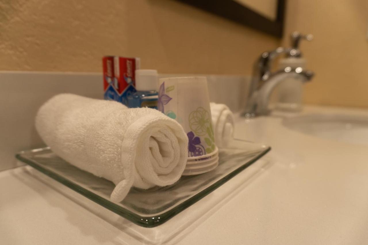 Trinity Escapes - Two Bedroom Two Bathroom Full Apartment Near Airport Anchorage Esterno foto
