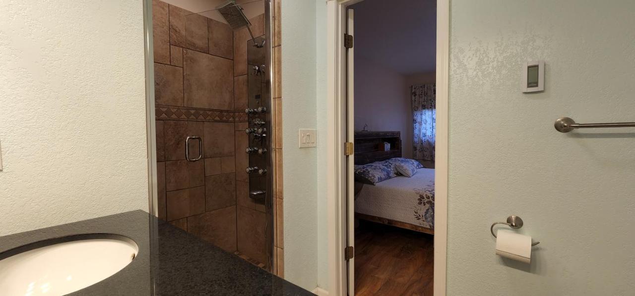 Trinity Escapes - Two Bedroom Two Bathroom Full Apartment Near Airport Anchorage Esterno foto