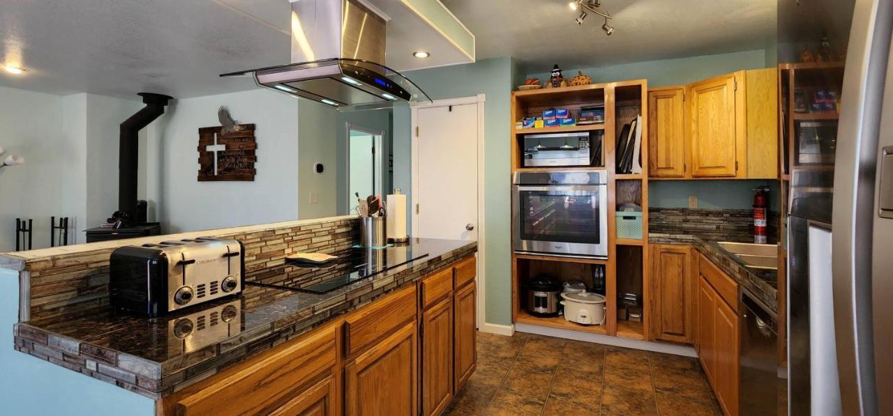 Trinity Escapes - Two Bedroom Two Bathroom Full Apartment Near Airport Anchorage Esterno foto